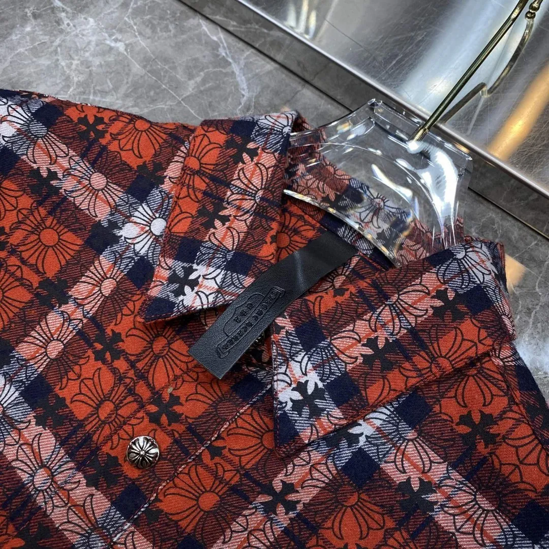 P296 Chrome Hearts 🍁Spring shirt series🍁 Spring classic patchwork leather full cross dark pattern silver button plaid shirt, whole body plaid alignment, cuffs sheepskin upper and lower alignment, original molding, customized version of bronze silver four-buttons, specially customized version of high gram weight original shirt fabric, can be worn as a jacket or as a base, a must-have clothing artifact 🌈Recommended colors: dark blue red 🌈 Size: S, M, L, XL